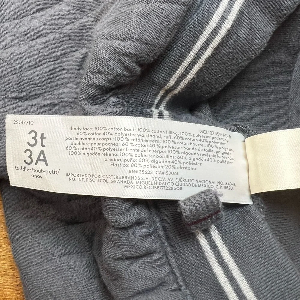 OshKosh B'gosh Gray Size 3T Comfy Athletic Set Zip-up jacket, shirt & Joggers